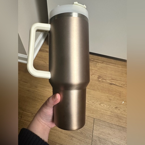 Stanley 40oz Tumbler - Picture 2 of 4